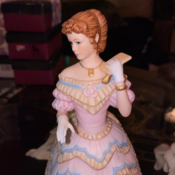 Lenox Belle of the Ball Porcelain Figurine Lady w Purse VERY GOOD CONDITION - Picture 2 of 7